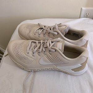 Nike Metcon 4. Size 7.5 still looks good like new